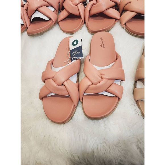 Large reseller Bundle of Universal Thread shoes - Picture 11 of 11